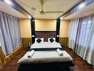 Шринагар: Hotel Luxury Inn
