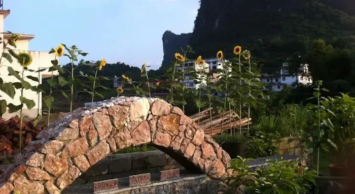Яншо: The Stone Bridge-Home Sweet Home in the Valley
