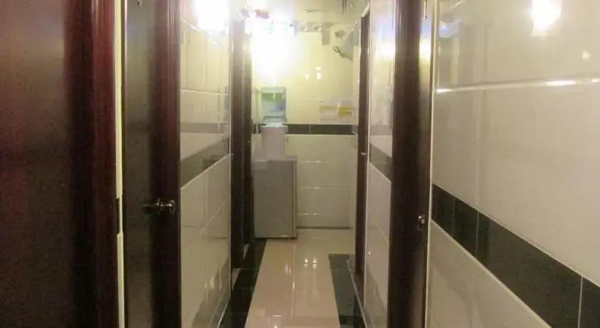 Гонконг: Angel Guest House (13/F & 14/F)