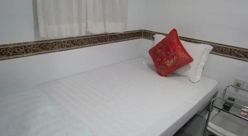 Гонконг: Angel Guest House (13/F & 14/F)