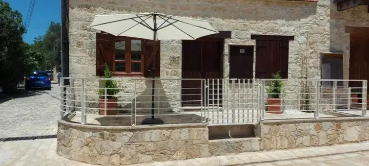 Пейя: Villa Saint George Stone Costa Demetriou