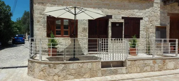 Пейя: Villa Saint George Stone Costa Demetriou
