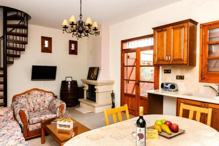 Пейя: Villa Saint George Stone Costa Demetriou