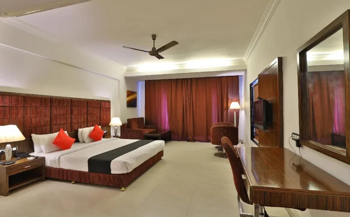 Бхаруч: Capital O 23123 Hotel Kohinoor