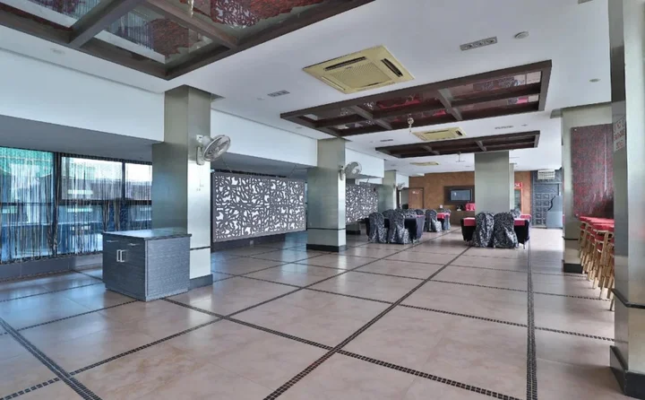 Бхаруч: Capital O 23123 Hotel Kohinoor
