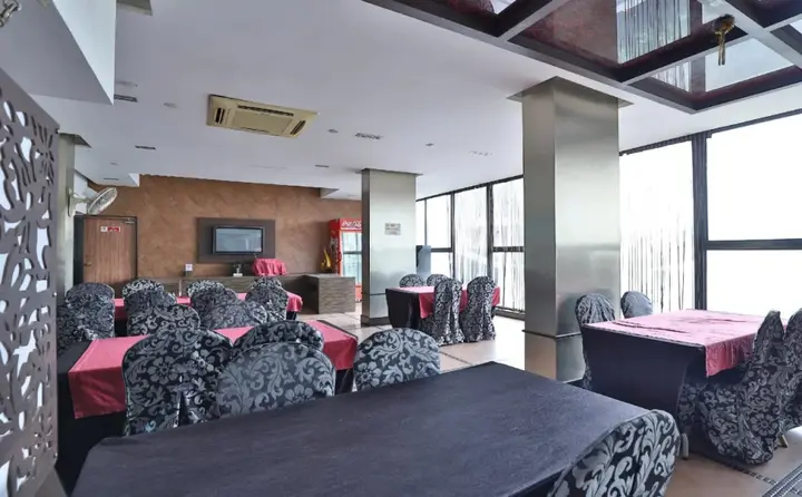 Бхаруч: Capital O 23123 Hotel Kohinoor