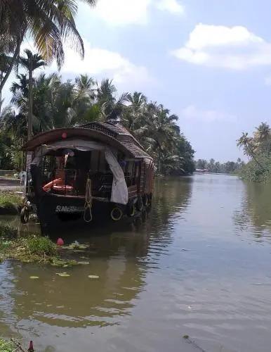 Кумараком: Royal Life Houseboat