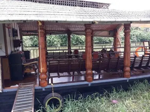 Кумараком: Royal Life Houseboat