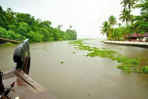 Кумараком: Royal Life Houseboat