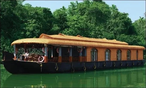 Кумараком: Royal Life Houseboat