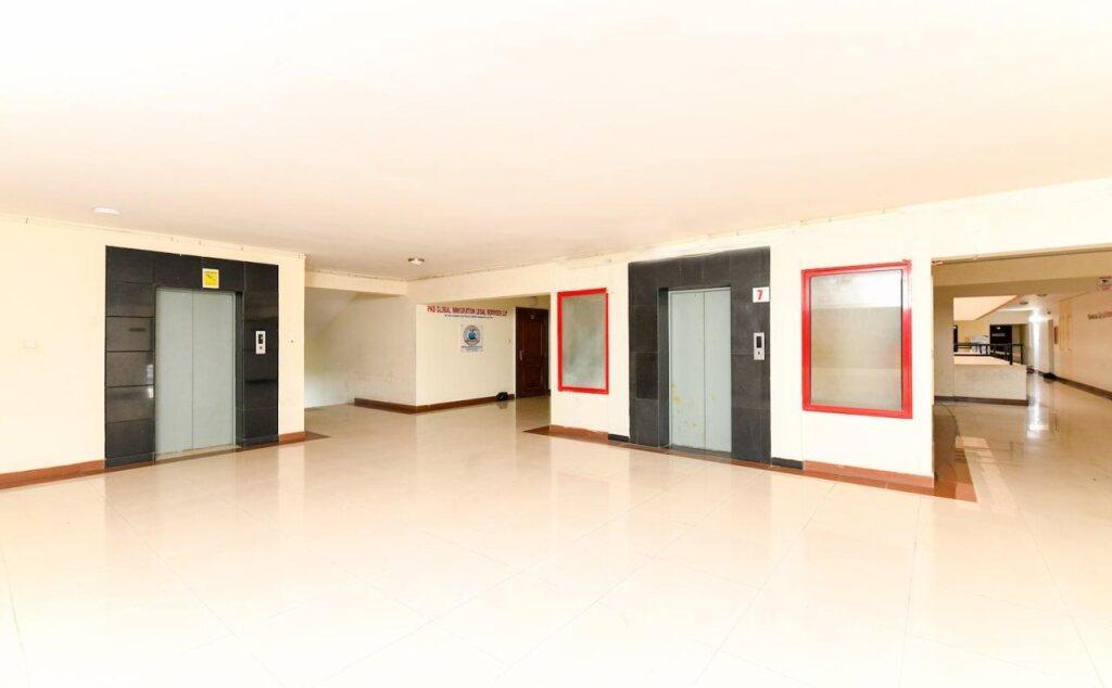 Эрамаллур: Plaza Suites
