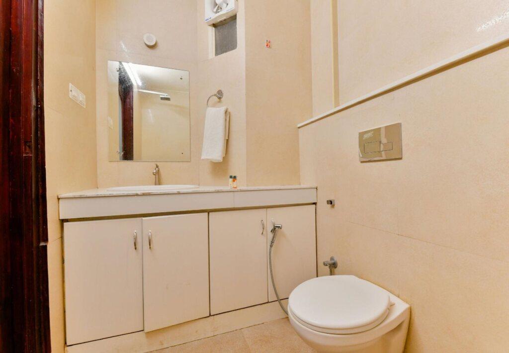 Эрамаллур: Plaza Suites