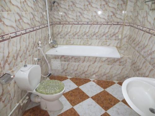 Хасси Мессауд: Hotel Raymon