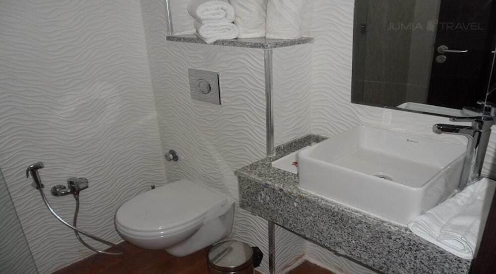 Бир-эль-Джир: Hôtel Hadil