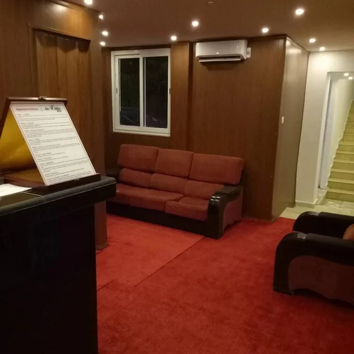 Бумердес: La Villa Hotel