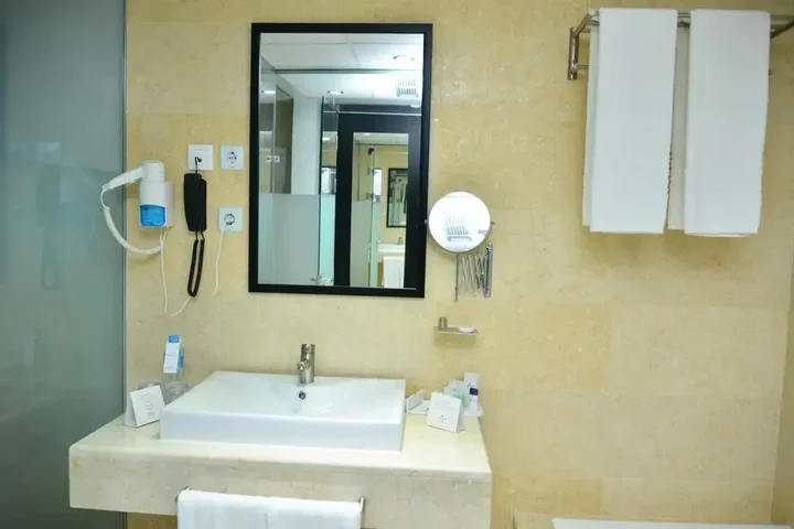 Оран: Hotel Adef