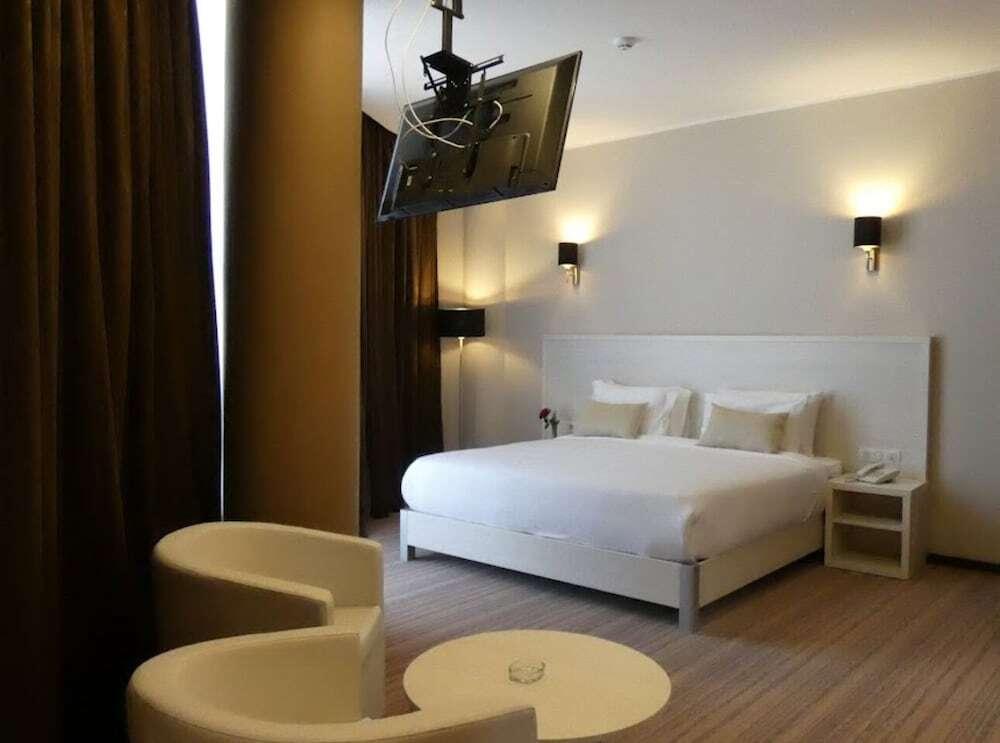 Оран: Hotel Zenith