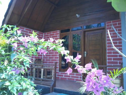 Гили Аир: One World Bungalow