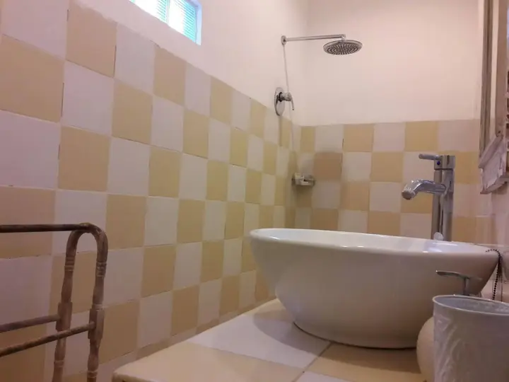 Гили Аир: Scallywags Mango Motel