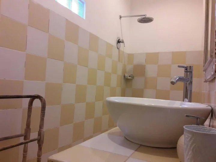 Гили Аир: Scallywags Mango Motel