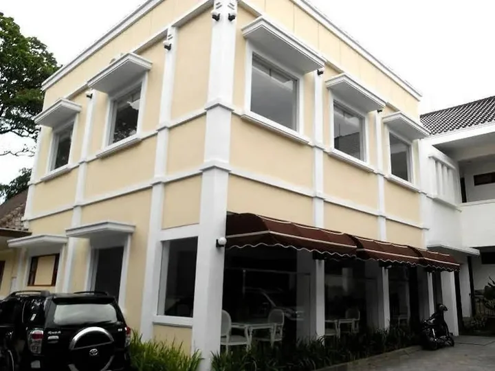 Бандунг: Frances Hotel