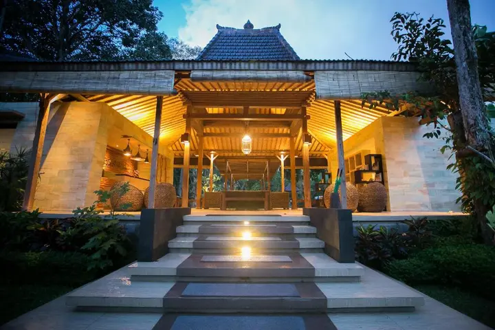 Таро: Senetan Villas and Spa Resort