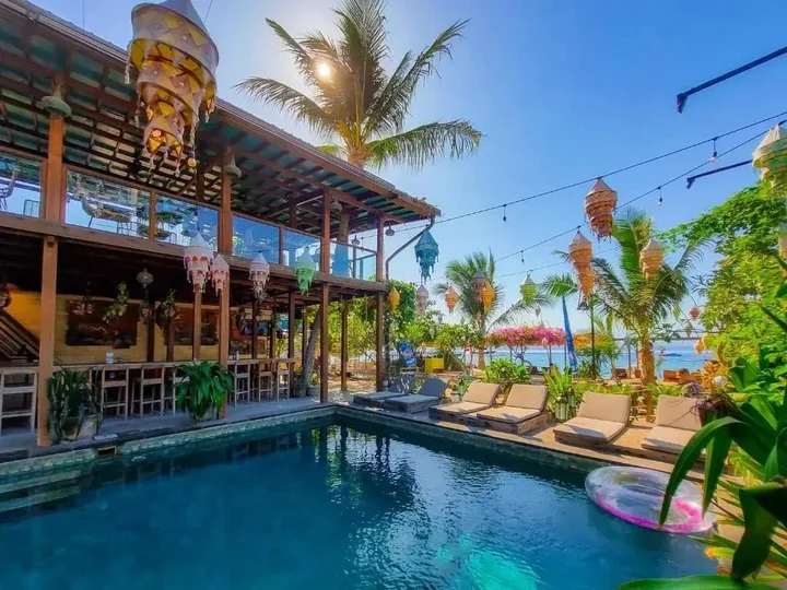 Гили Траванган: Pesona Beach Resort & Spa