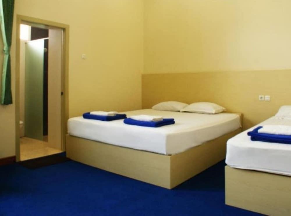 Суракарта: Hotel Trio