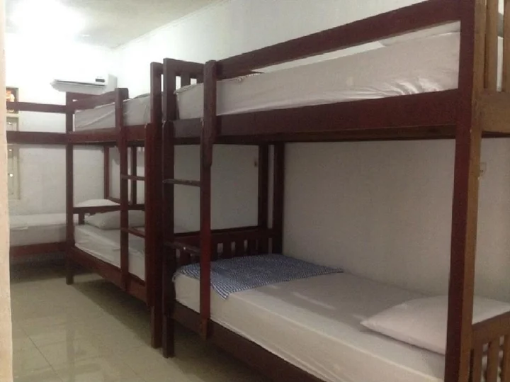 Гили Траванган: Good For Ya Knee Hostel & Bungalows