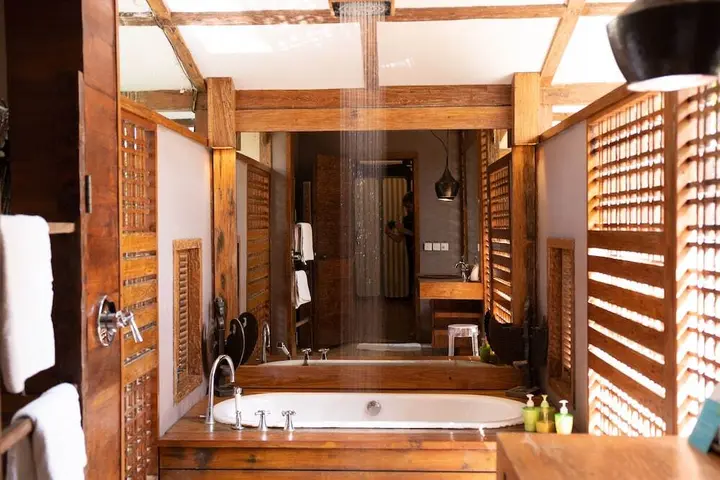 Гили Траванган: Luxury Villa Bhuvana