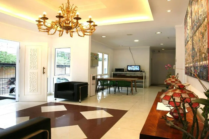 Джакарта: Sun Rise House