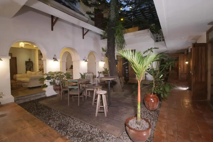 Джокьякарта: Adhisthana Hotel