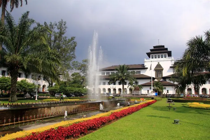 Бандунг: Kembang Hotel Bandung