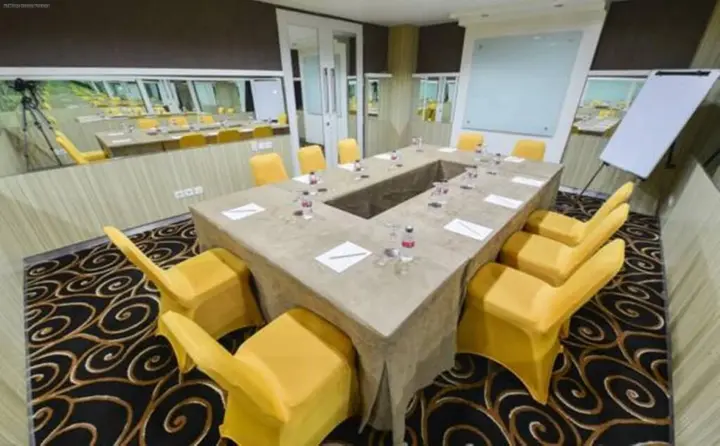 Джакарта: D'Hotel Jakarta