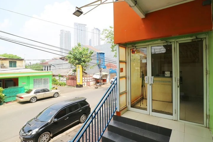 Джакарта: Wisma Nely Murni