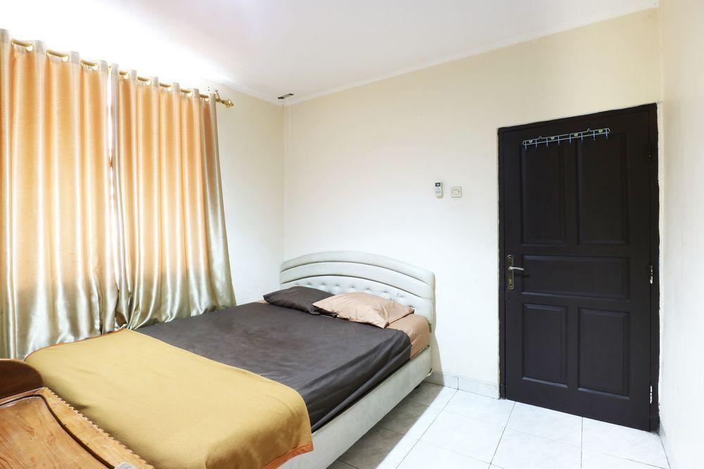 Джакарта: Wisma Nely Murni
