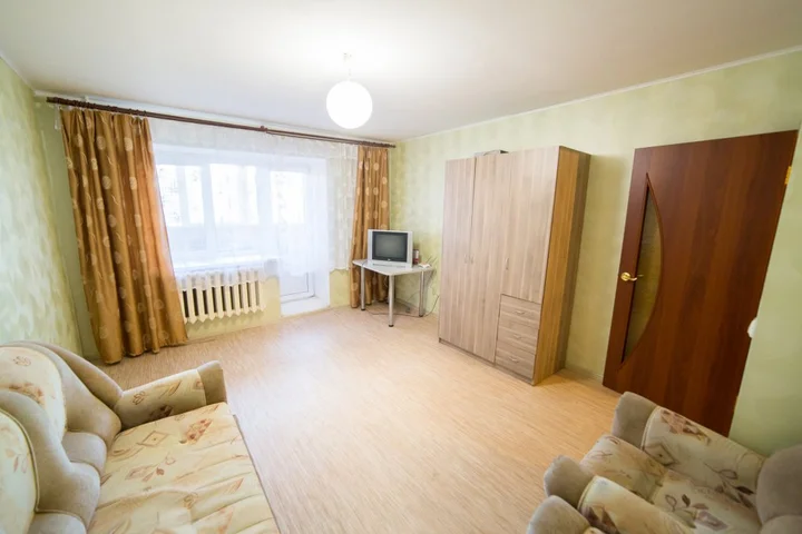 Уфа: Апартаменты Комсомольская 106 Колосс