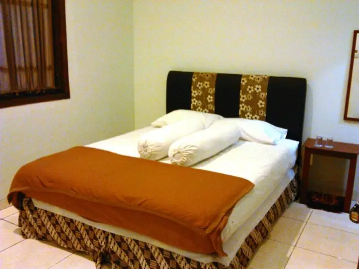 Griya Putri Dewi Family Guest House — фото 2