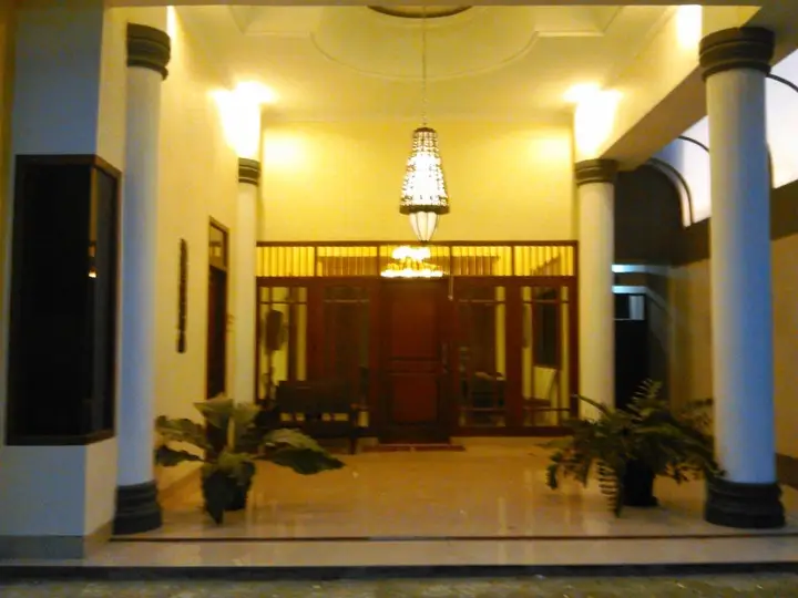 Griya Putri Dewi Family Guest House — фото 1