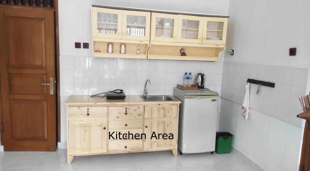 Сукасада: Keyani's Bungalow