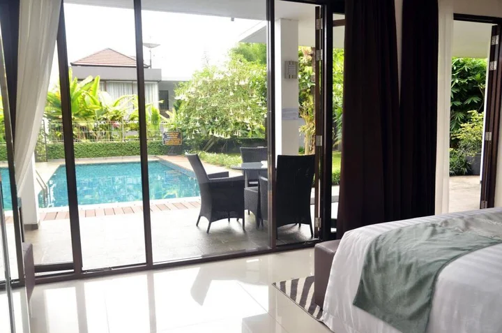 Бандунг: BreezeBlows City View 5BR with Pool + Familly Room
