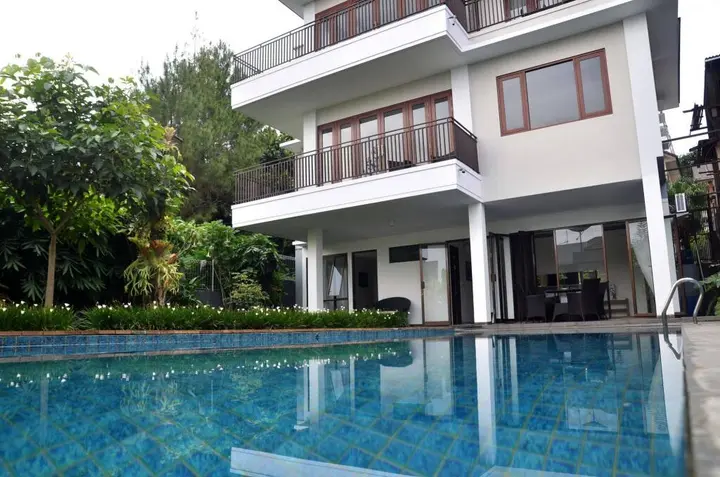 Бандунг: BreezeBlows City View 5BR with Pool + Familly Room