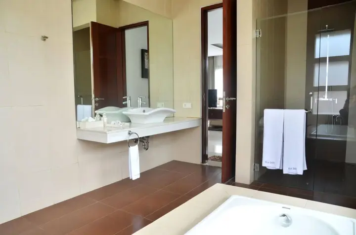 Бандунг: BreezeBlows City View 5BR with Pool + Familly Room