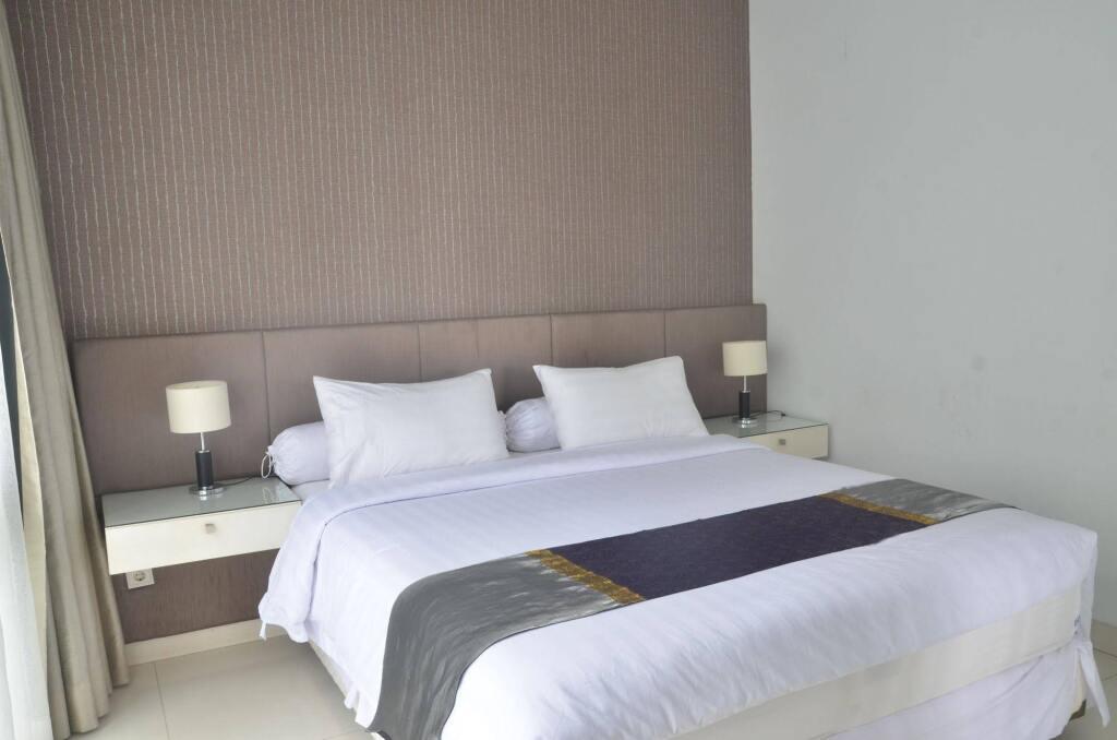 Бандунг: BreezeBlows City View 5BR with Pool + Familly Room
