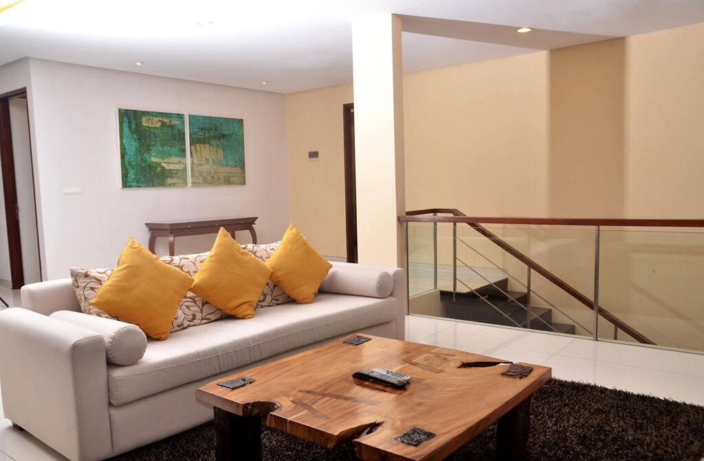 Бандунг: BreezeBlows City View 5BR with Pool + Familly Room