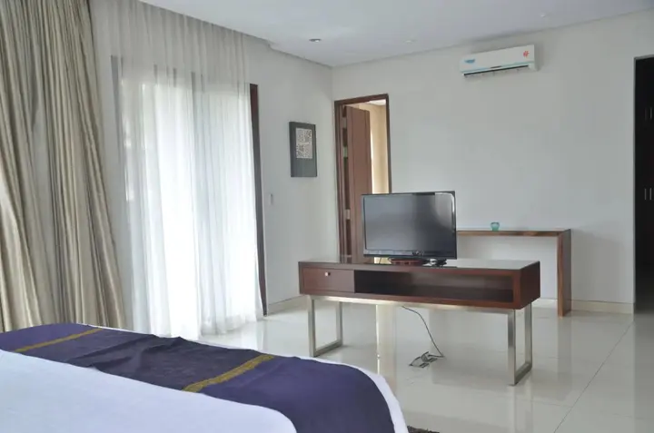 Бандунг: BreezeBlows City View 5BR with Pool + Familly Room