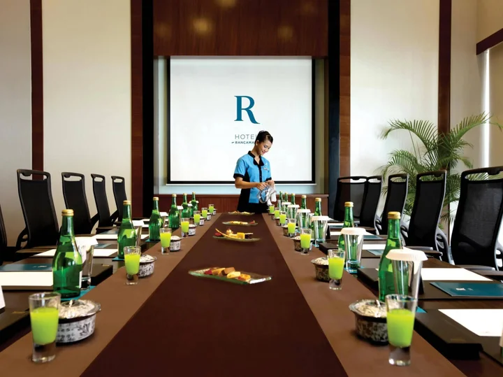 Депок: R Hotel Rancamaya