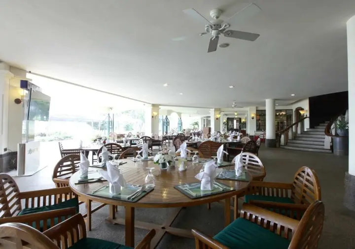 Депок: R Hotel Rancamaya