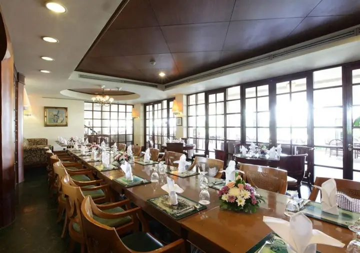 Депок: R Hotel Rancamaya