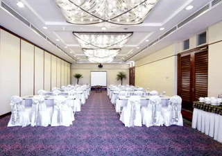 Депок: R Hotel Rancamaya